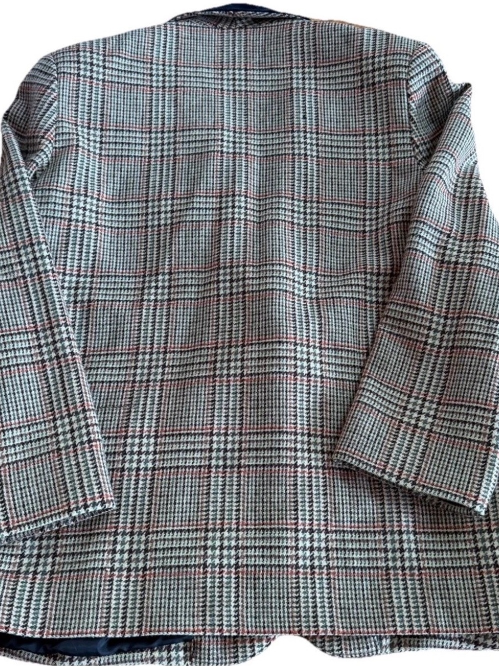 Vintage Wool Houndstooth Blazer with Black Velvet Collar - Picture 4 of 6